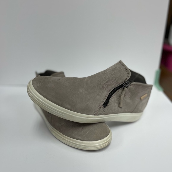 Ecco Women’s Gray Leather Sneakers - Picture 2 of 3